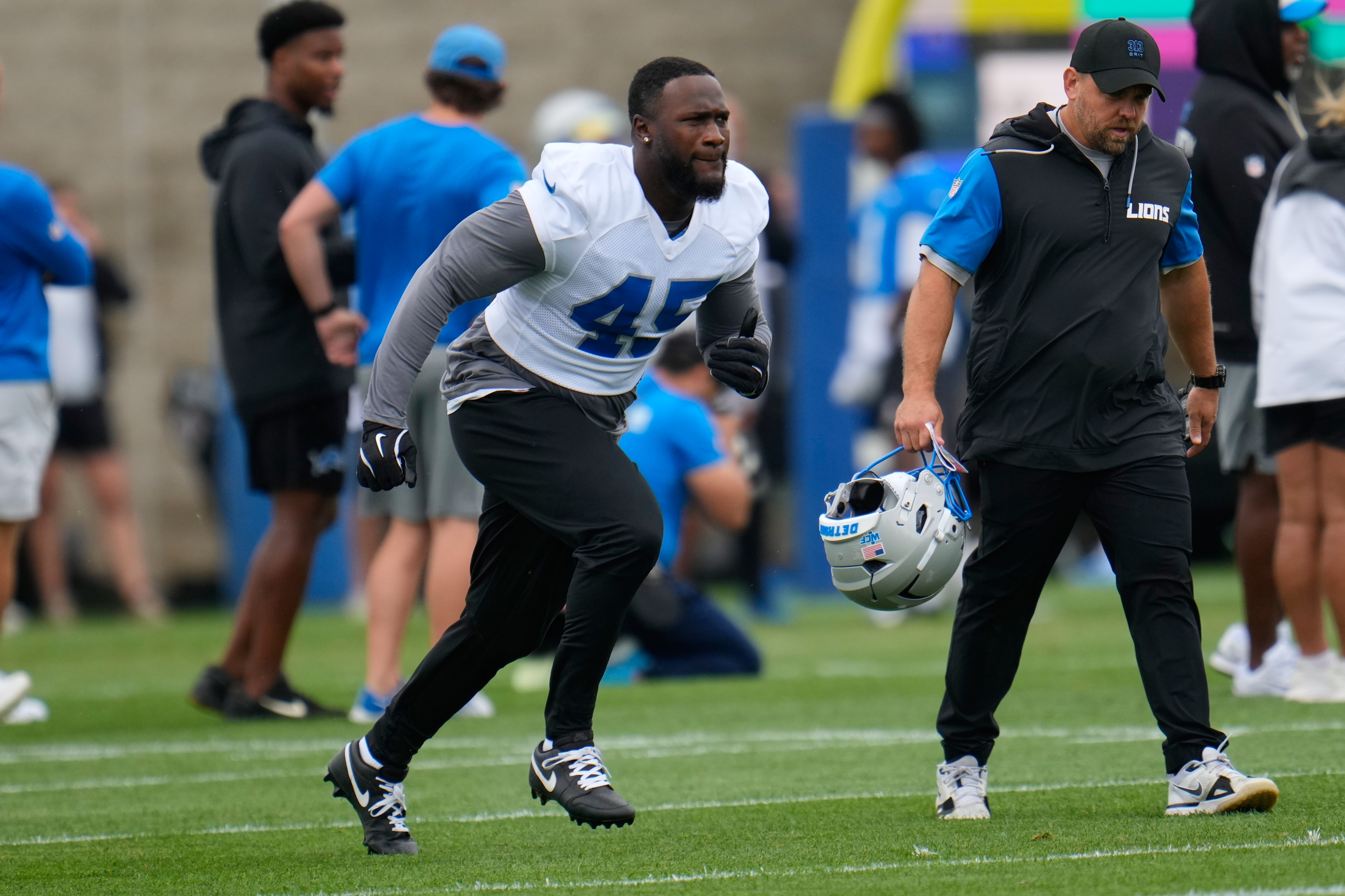White pushing for starting LB role with Lions